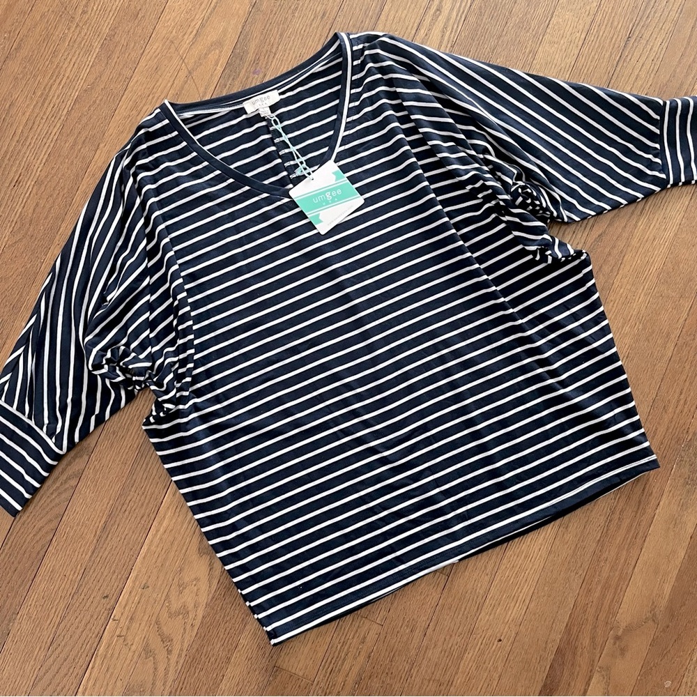 UMGEE Striped Navy/White Top V-Neckline 3/4 Sleeve Relaxed Fit Size Large
